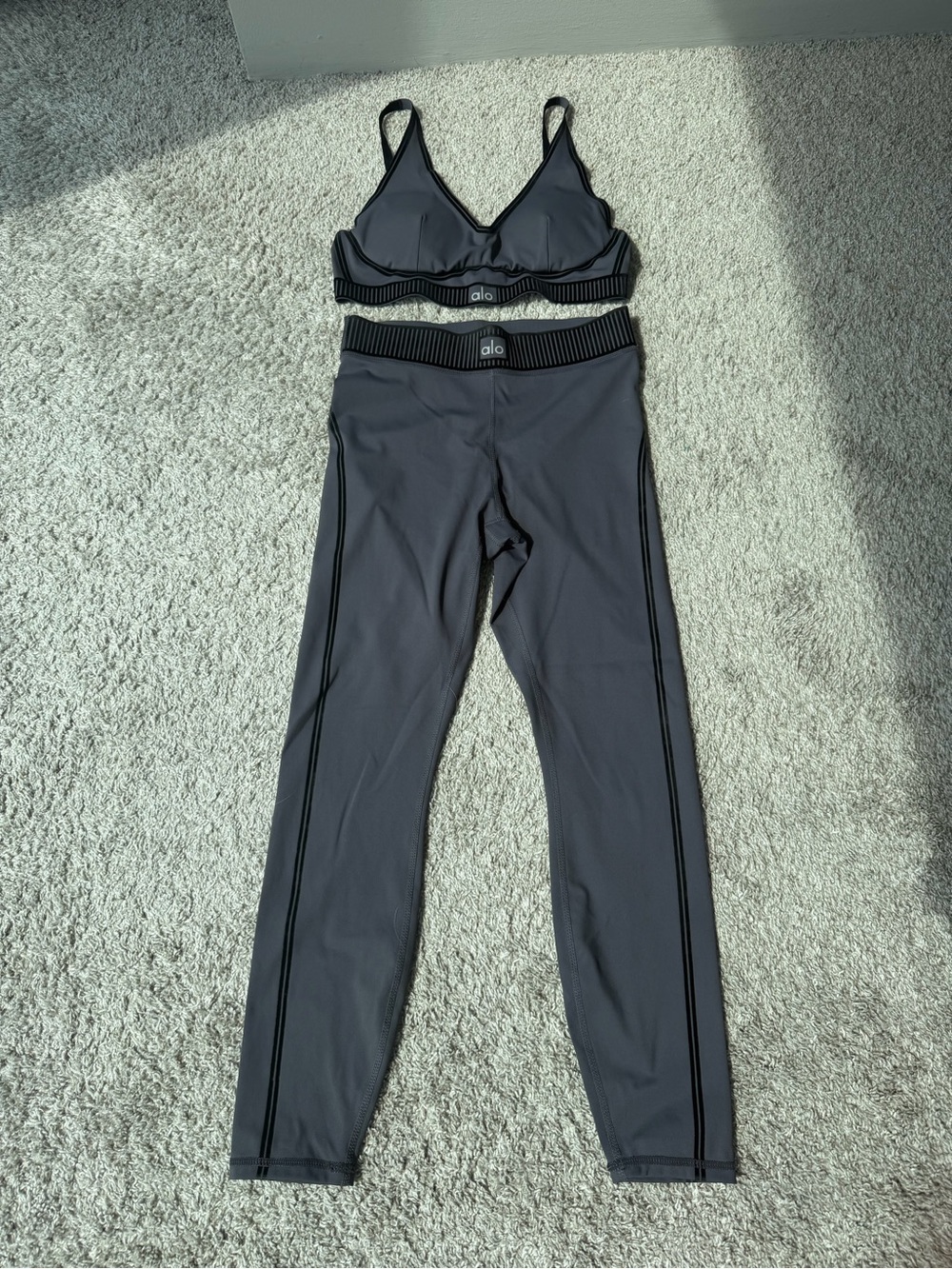 ALO Yoga Slate Gray High-Waist Leggings with bra- Airlift Line Up